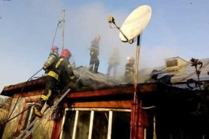 Casă cuprinsă de flăcări, la Frăsinet