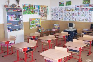 Programele şcolare sunt prea încărcate. Temele, sursă de stres pentru elevi