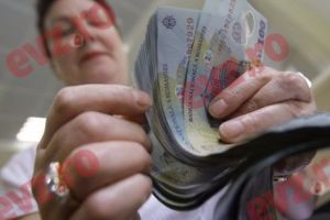 SURPRIZĂ: Salariul minim brut din România DEPĂȘEȘTE MEDIA Europei Centrale şi de Est. Iată şi DE CE NU AU românii bani