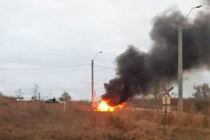MAȘINĂ distrusă de INCENDIU VIOLENT în urma unui accident, la Constanţa. O VICTIMĂ, la spital
