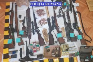 Arme, munitie si carne de vanat confiscate de la mai multi suspecti de braconaj, in Timis