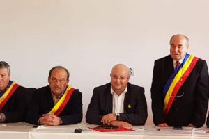 Presedintele Radulescu a semnat contractul de executie lucrari la proiectul:„Reabilitare şi modernizare DJ 643 B – DJ 643 – Băbeni Olteţu – Colelia – Pietroasa – Valea Mare – Drăganu – Ciocănari – Zăvoieni – Vârleni – Stăneşti – Măciuca – Cermegeşti – Chirigeşti – Bărbărigeni – Roeşti (DN 65C)”