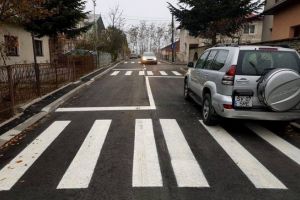Ca la noi, la nimeni!  9 treceri de pietoni pe o stradă de 300 metri