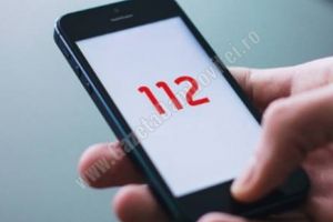 Trei ambulanţe, 2 maşini de poliţie şi una de pompieri, puse pe drum de un adolescent care avea chef de glume