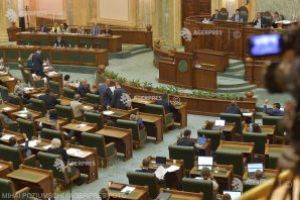 Senat: Închisoare pentru cei care nu respectă sancţiunea prestării de muncă în folosul comunităţii (adoptare tacită)