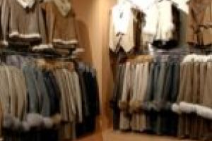 Cizme, haine de piele, jachete cu puf şi multe alte produse de încălţăminte la preţuri promoţionale, disponibile la Salonul Industriei Uşoare