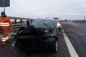 Accident rutier pe Autostrada Soarelui, sensul Constanta-Bucuresti in aceasta dimineata! O masina a intrat in parapet  