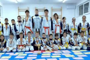 53 de medalii şi titluri de campioni naţionali, obţinute de sportivii  clubului ACS SEISHINDOKAN la ediţia 2018 a Campionatului Naţional de Karate pe Echipe SKDUN