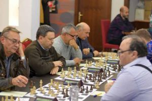 FOTO: Openul Internaţional de Şah “România 100”, cel mai puternic turneu de şah organizat vreodată la Alba Iulia, a început luni. PROGRAMUL