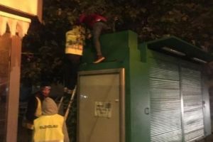 NEGOIŢĂ acţionează la adăpostul ÎNTUNERICULUI. Zeci de chioşcuri de ZIARE au fost ridicate în timpul NOPŢII. VIDEO