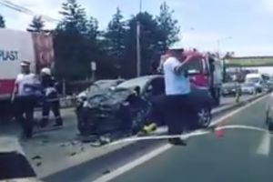 Accident cu 6 masini pe DN1, la Banesti. Doua victime