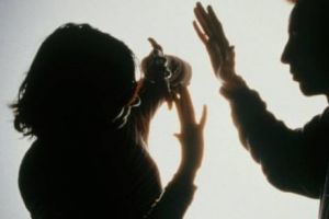 Culmea nedreptăţii! A fost ABUZATĂ zece ani de tatăl vitreg, iar acum riscă să fie condamnată la 20 de ani de închisoare. „Tânăra a făcut ce trebuia să facă!”. Povestea e îngrozitoare 