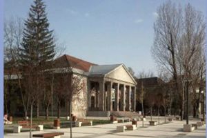 Teatrul Municipal Miercurea Ciuc organizează licitaţie pentru închirierea unui spaţiu comercial