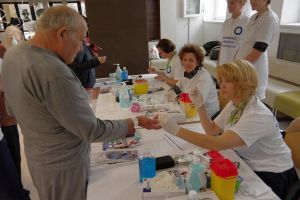 Măsurarea gratuită a glicemiei pentru câteva sute de suceveni, ieri, la Spitalul de ...