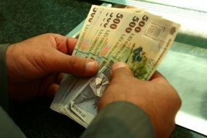 Patru tineri din Bîlteni au ajuns în arest, după ce i-au golit contul din bancă unui bărbat