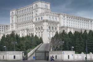 Centenarul Marii Uniri şi rolul minorităţilor naţionale la dezvoltarea societăţii româneşti” – conferinţă la Palatul Parlamentului