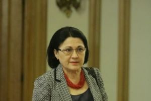 Ecaterina Andronescu va fi mulţumită. Ministerul Educaţiei o aşteaptă