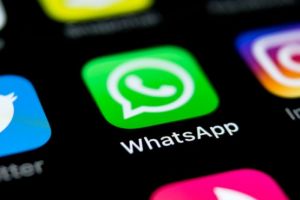 Whatsapp nu protejează conversaţiile utilizatorilor. O recunoaşte un director din Telekom Romania: “Aş spune că nu aş scrie pe WhatsApp nimic din ce nu aş spune şi aici pe scenă”