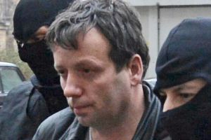 Hacker-ul Guccifer, predat autorităţilor din SUA. Ce pedeapsă va executa cel care a spart conturile de mail ale familiei Bush