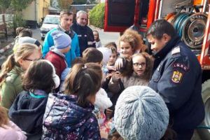 Marţi, 13 / Cu logo-ul pisica neagră, pompierii au derulat Ziua Informării Preventive
