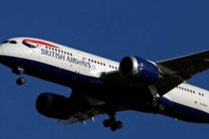 Mai mulţi PILOŢI britanici au RAPORTAT la Turnul de Control OBIECTE NEIDENTIFICATE care le însoţeu aeronavele