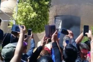 WhatsApp LE-A ADUS O MOARTE VIOLENTĂ. LUMEA celor mai temuţi interlopi, PĂTATĂ CU SÂNGE. Au fost INCENDIAȚI în faţa SECȚIEI de POLIȚIE