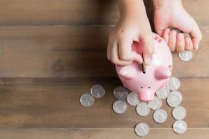 Copiii nu vor primi cei 500 de euro pentru educaţie nici în 2019, nici în 2020. Guvernul a decis iar amânarea, din lipsă de bani