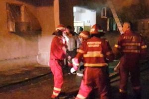 Incendiu de PROPORȚII la miezul noptii! Un intreg bloc, EVACUAT
