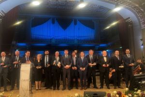 Primarul Mircia Gutău a primit Premiul Special al Galei Asociaţiei Municipiilor din România 2018