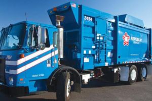 Republica Services a adăugat la flota -17 camioane de colectare a deşeurilor solide cu gaze naturale comprimate (CNG)