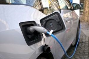 O companie va instala în România 2.500 de puncte de încărcare pentru maşini electrice