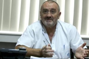 Medicul care sculptează destine a operat, până acum, 40000 de oameni. Povestea de viaţă a prof. dr. Ioan Lascăr
