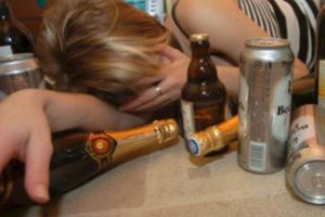 Tot mai multe femei ajung la psihiatru din cauza consumului de alcool