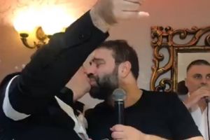 Florin Salam s-a pupat pe gură cu un ”plătitor”