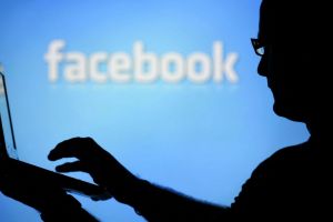 Arădean AMENDAT de POLIȚIȘTI în urma unei postări pe Facebook