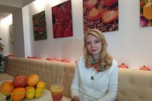 DACIANA SÂRBU dă politica pe… PRĂJITURI!