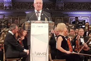 Municipiul Suceava a primit Trofeul de Excelenţă în Administraţie, pentru „iluminat ...