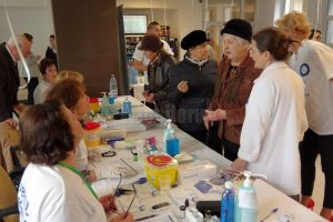 Testare gratuită a glicemiei, astăzi, în incinta Şcolii Gimnaziale “Gheorghe Popadiuc” ...