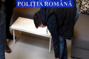 O falsă poliţistă a fost condamnată după ce a escrocat două femei cu suma de 20.000 de lei