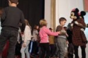 Copilăria a fost la ea acasă, la Casa de Cultură Moldova Nouă!