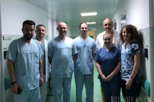 Premieră medicală: La Spitalul Judeţean din Oradea s-a făcut primul implant de neurostimulator medular, care salvează pacienţii de durerile insuportabile la coloană