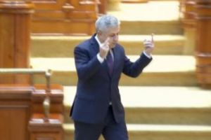 VIDEO - Florin Iordache ”Altă întrebare” a arătat degetul mijlociu opoziţiei. S-a întâmplat în Parlament