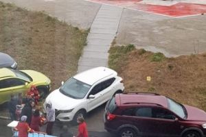 Incredibil. Aleea de acces catre heliportul Spitalului Judetean Constanta, blocat de masinile parcate (galerie foto)
