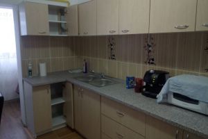 Un vâlcean dă ţepe la Sibiu. Spune că face mobilă, ia banii şi pleacă