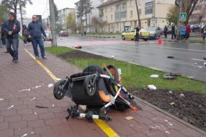 Mamă şi bebeluş, implicaţi într-un groaznic accident pe trecerea de pietoni din dreptul ...