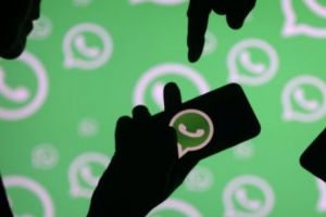 WhatsApp aduce MOARTEA! Bărbaţi INCENDIAȚI în faţa unei SECȚII de POLIȚIE după o SERIE de MESAJE FALSE