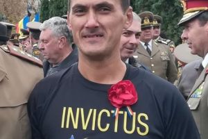 De ziua naţională, sub sloganul „100 de km cât un veac“, 100 de biciclişti de mai multe naţionalităţi pedalează de la Cluj-Napoca la Alba Iulia. Ultramaratonistul Levente Polgar este invitat de onoare