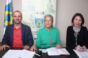 ZIUA de Constanta va prezinta Imnul Centenar“, compus de Ovidiu Komornyik, pe versurile poetei Carmen Aldea Vlad, interpretat de vocile de aur ale muzicii usoare