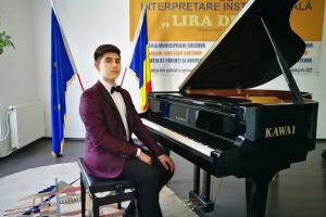 Vrea să ajungă cel mai bun pianist