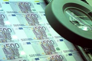 Țepe cu bancnote de euro falsificate în Germania